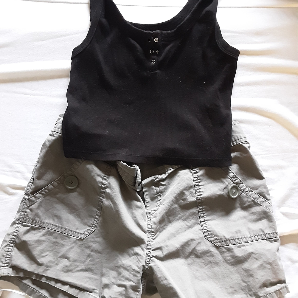 Shorts & TOPS - Picture 8 of 9